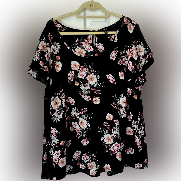 Torrid size 2 floral block, shell top with flutter sleeve - Picture 1 of 2